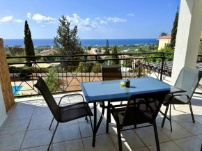 Cozy 2 bdr house with panoramic sea views